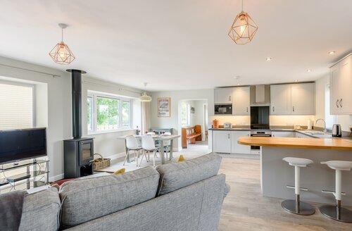 Last Minute Cottages - 2 Bed Cottage in Newent