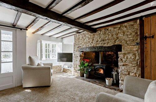 Last Minute Cottages - 3 Bed Cottage in Witney