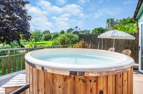 Last Minute Cottages - 3 Bed Cottage in Lydney