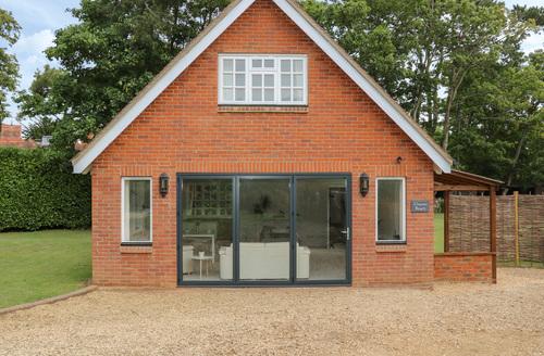 Last Minute Cottages - Thames Reach