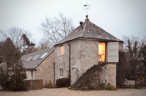Last Minute Cottages - High Cogges Farm Holiday Cottages – The Granary