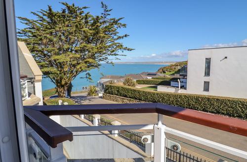 Last Minute Cottages - Lighthouse View