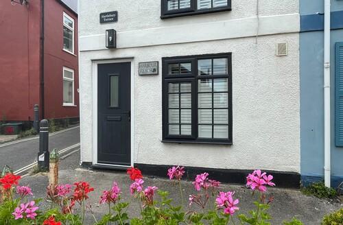 Last Minute Cottages - Harbour Reach