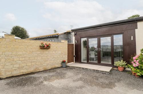 Last Minute Cottages - The Penthouse, Strawberry Hill Vineyard