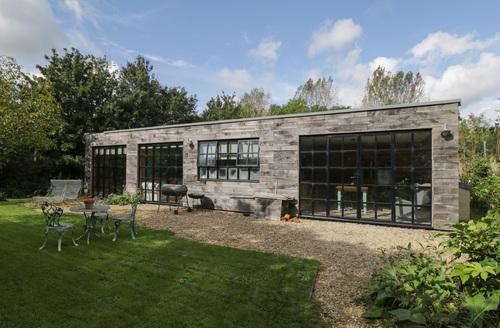 Last Minute Cottages - The Big Box Brandeers