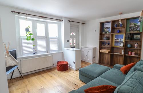 Last Minute Cottages - Harbour Retreat